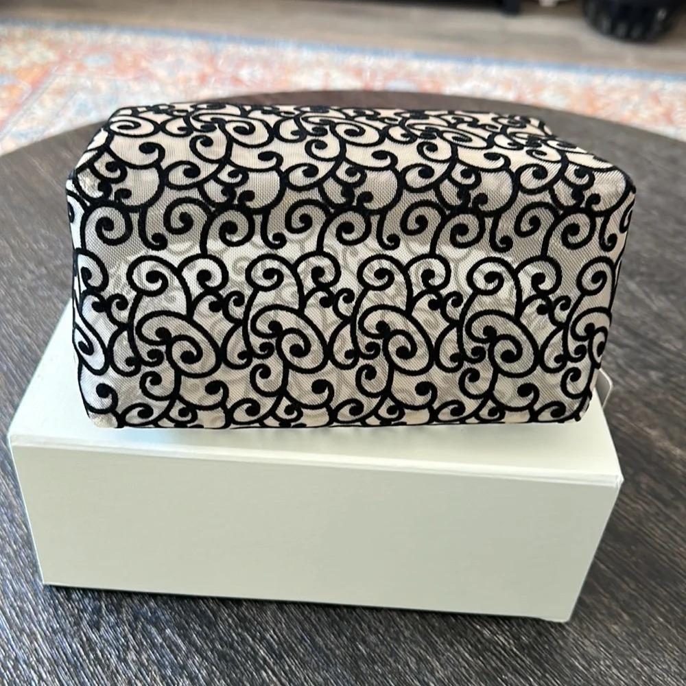 Blush Crush cosmetic bag - Picture 3 of 5